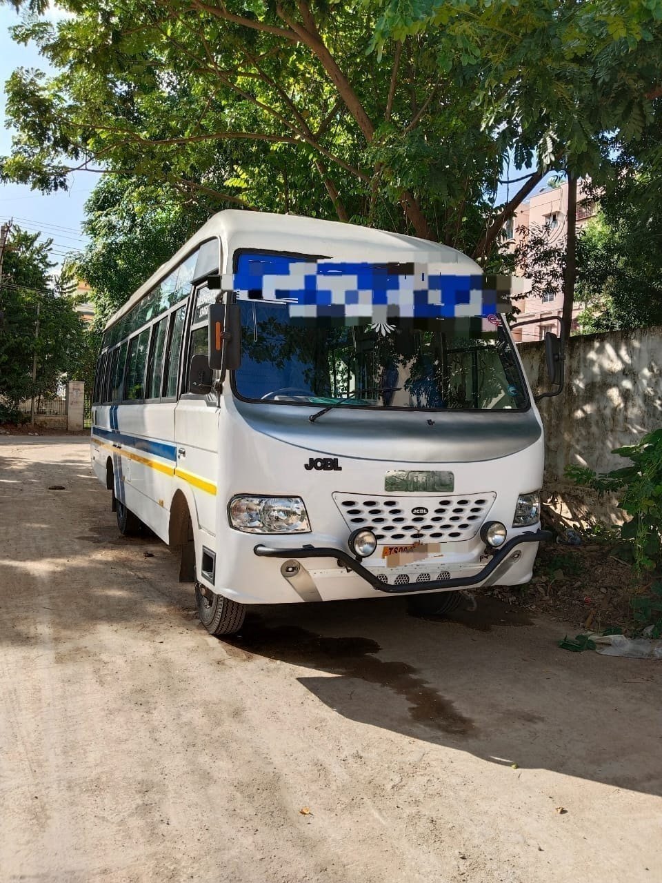 22 Seater Tempo Traveller